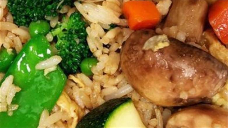 F1.Veggie Fried Rice-菜炒饭