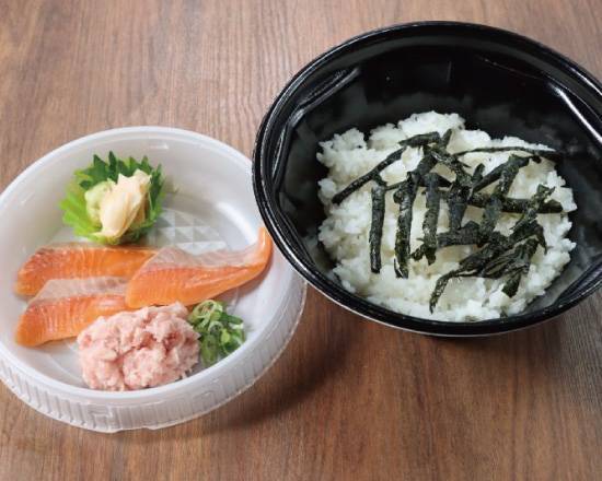 まぐろたたきとオランダ島サーモン丼