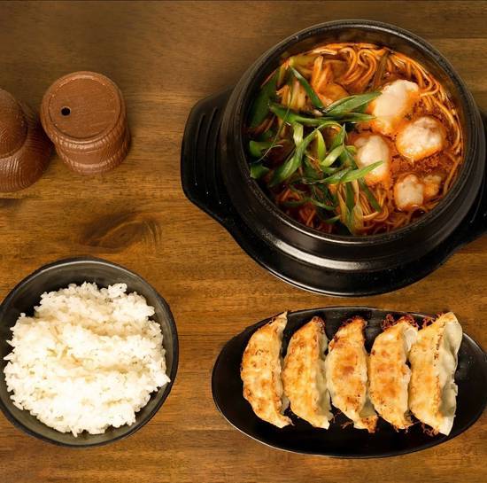 ホルモンらーめん 8910/白寿 北新地店>