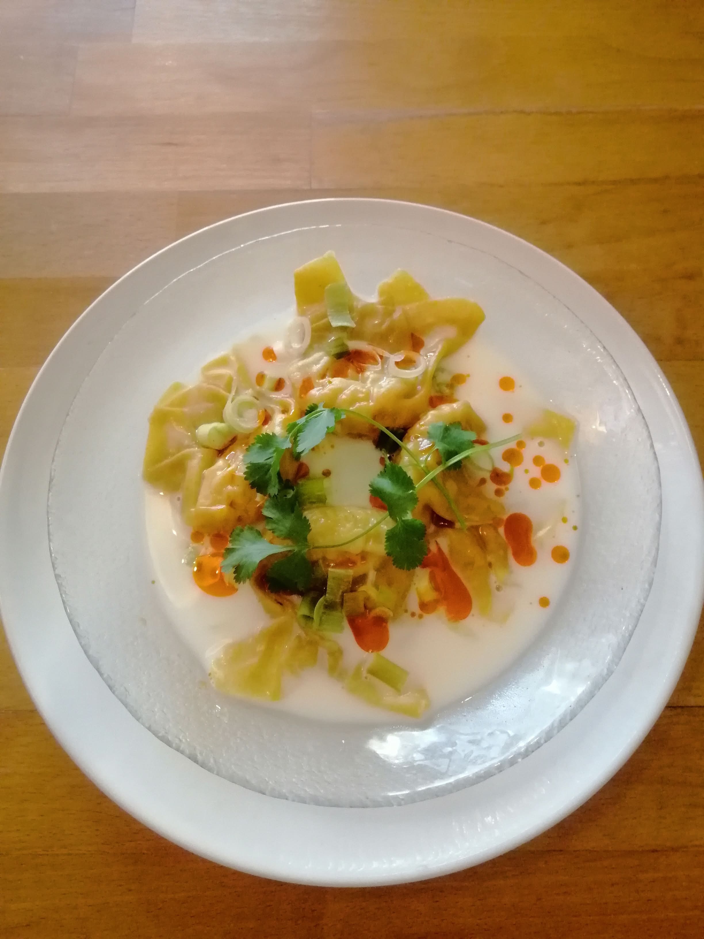 E7 Raviollis crevettes crème de coco (4pièces)