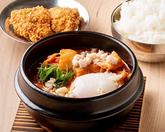 背脂たっぷりデジカルビスンドゥブ～韓国チキン＆ごはんセット～