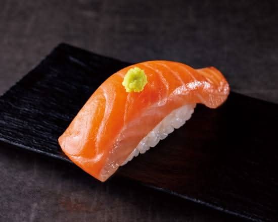 特選サーモン (1貫) 【 V2699 】Special Selection Salmon (1 Piece)