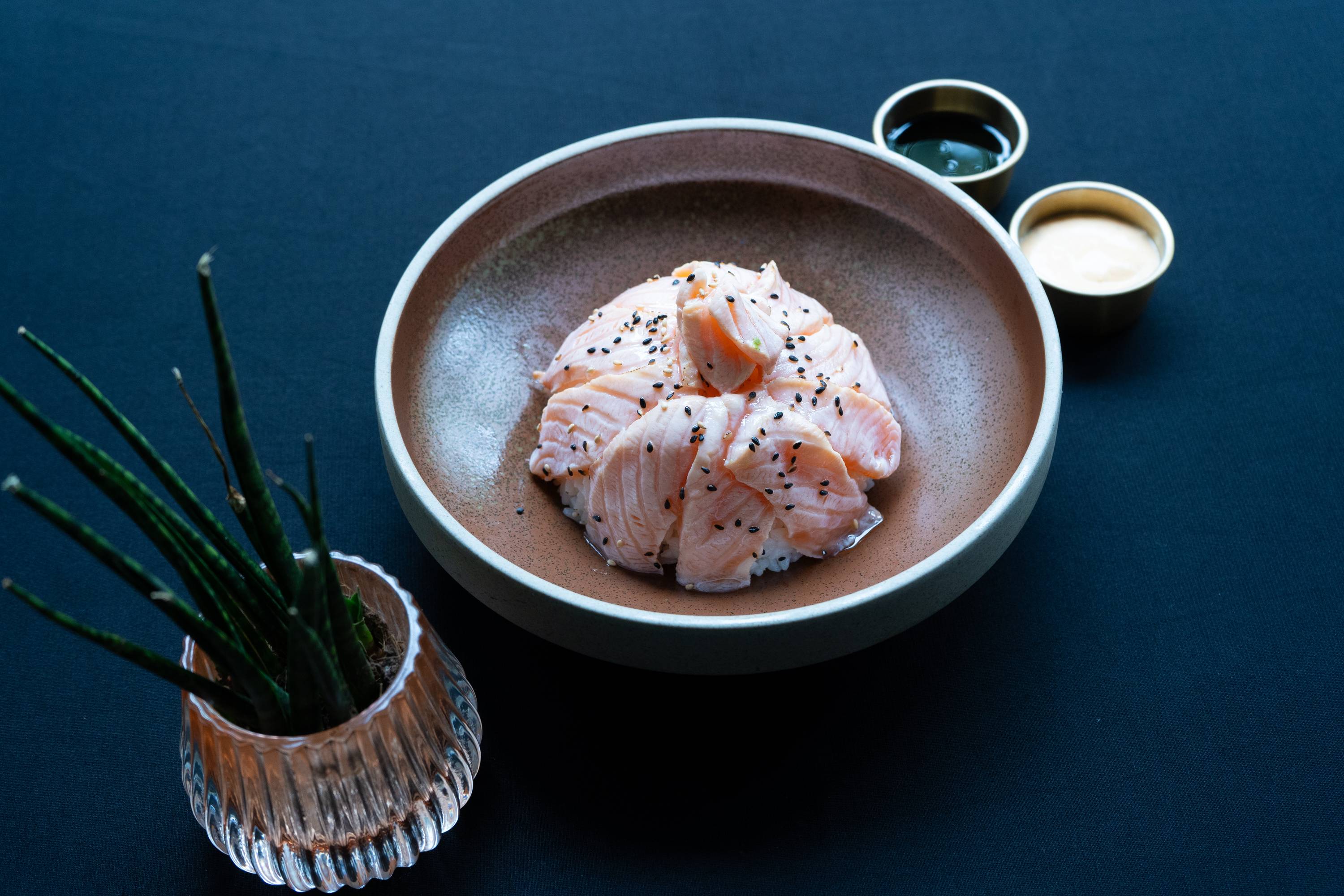 CHIRACHI SAUMON TATAKI