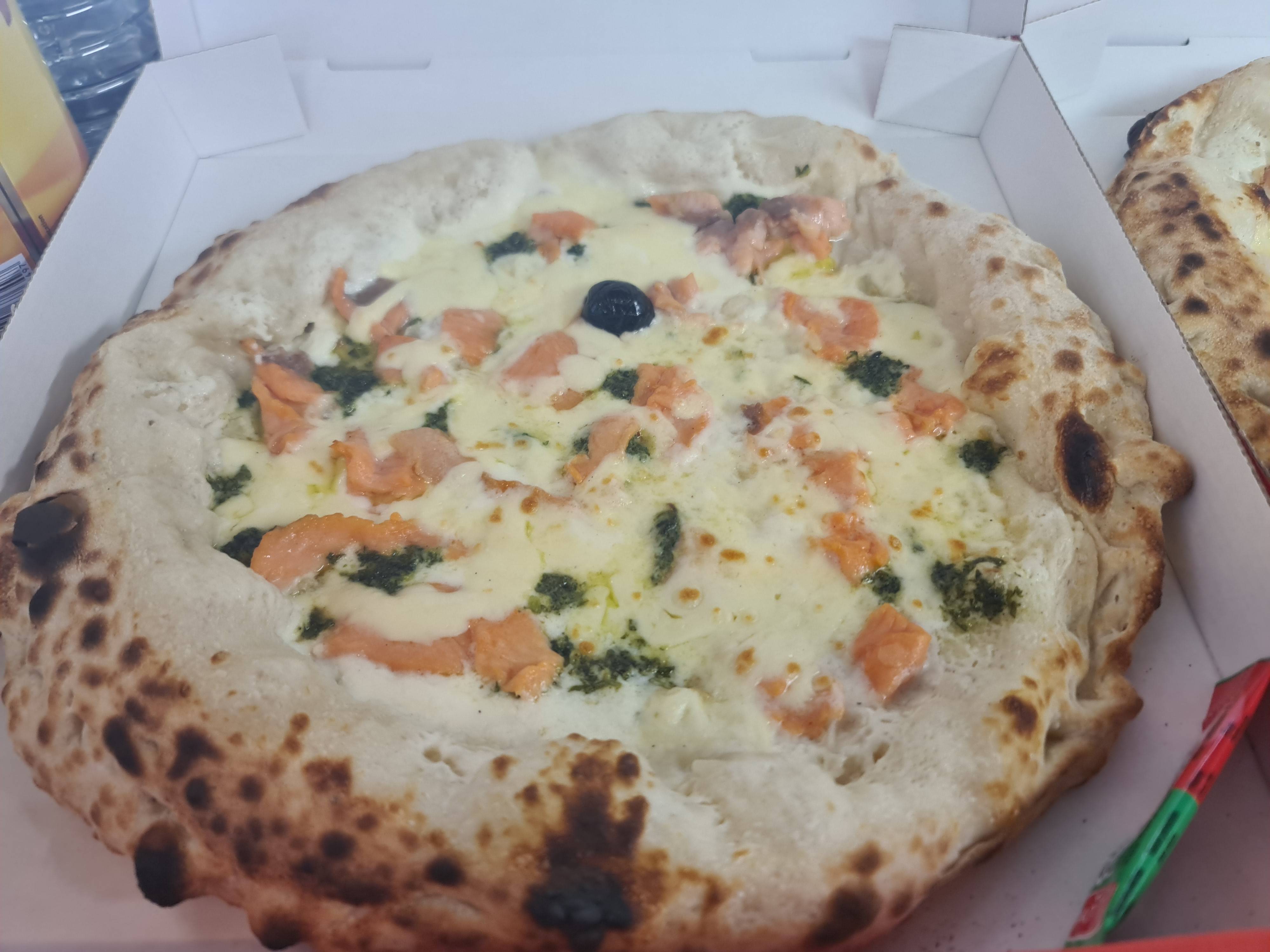 Pizza salmone