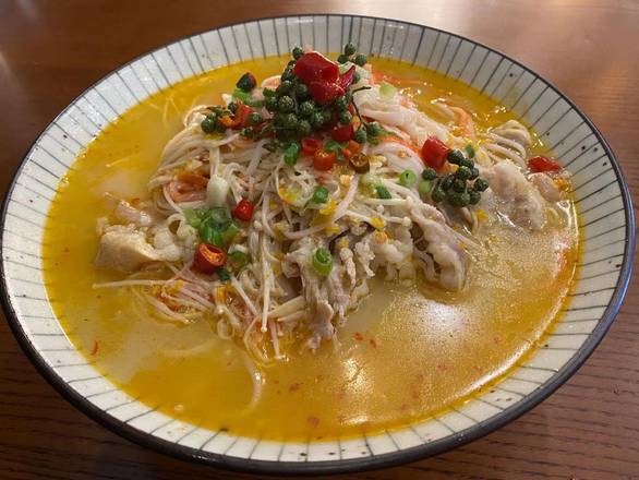 酸汤金针菇肥牛米线 Enoki Mushroom & Sliced beef With Special Spicy Soup