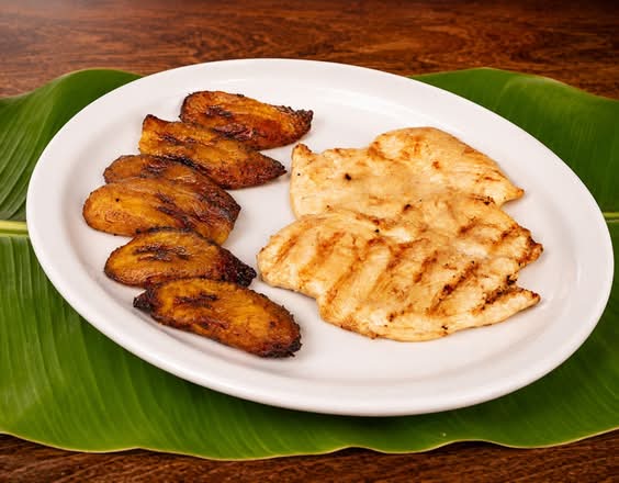 Pechuga a las Parrilla / Chargrilled Chicken breast