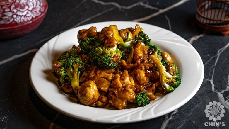 Chicken & Broccoli in Brown Sauce