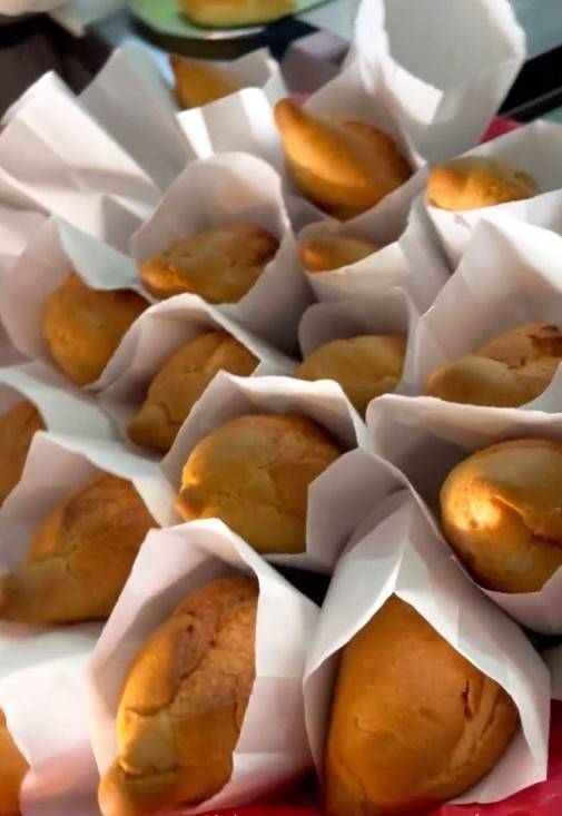 10 Bolillos con Fríjoles