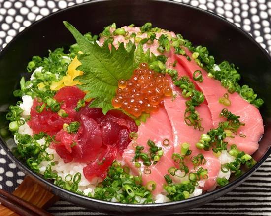 葱まみれな鮪づくし丼