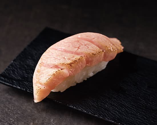 炙り大トロ(1貫)【 V2389 】 Broiled Fatty Tuna (1 Piece)
