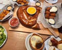 Brick Street Kitchen & Taproom (226 W Market St)