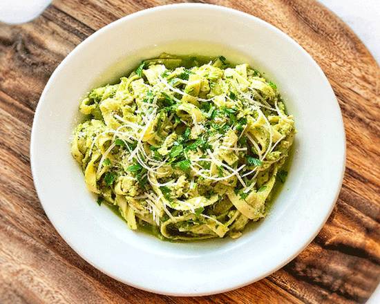 FETTUCCINE WITH PESTO AND CLAMS