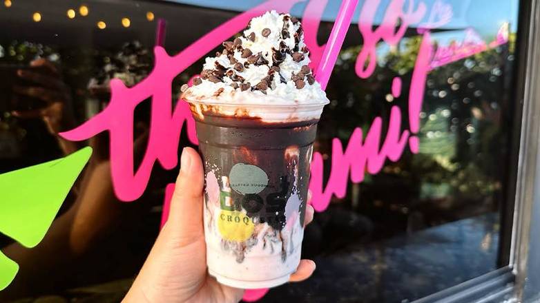 Order NEW: Strawberry dark chocolate shake food online from Dos Croquetas store, Medley on bringmethat.com