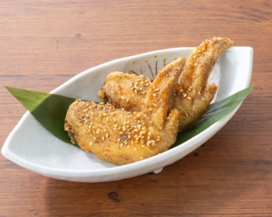 鶏の手羽先揚げ(2本)