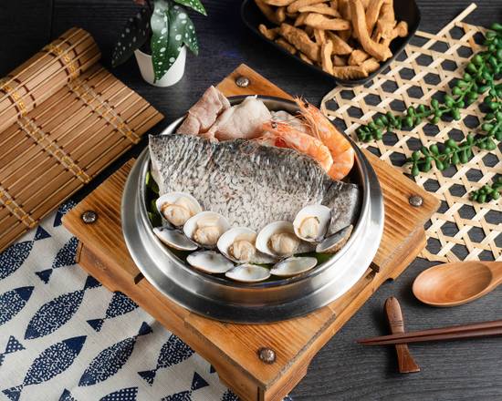 肥美鱸魚泡菜海鮮鍋燒