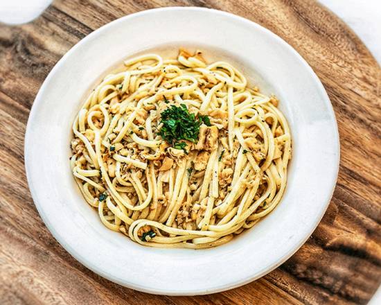 LINGUINE WITH WHITE CLAM SAUCE