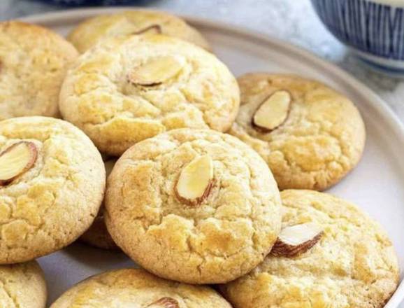Almond cookies (4pcs) 杏仁饼