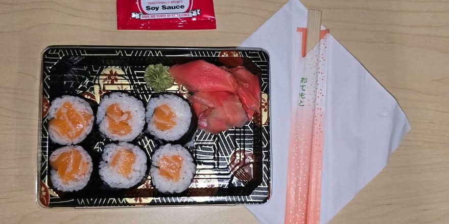 Fresh Salmon Roll