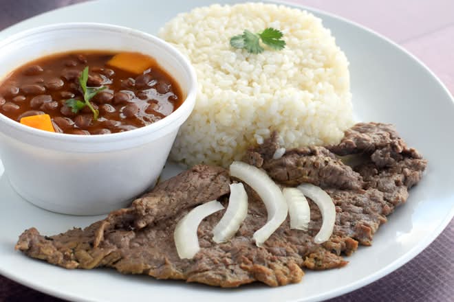 Combo 6 Bistec con 1 Acompañante & Refresco o Agua