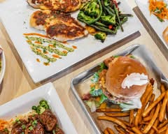 Shakers Bar and Grill (Wixom)