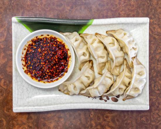 Pork Pot Stickers (8 pcs) (猪肉煎饺)