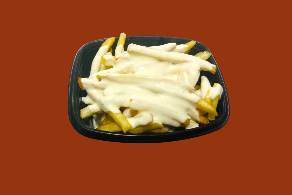 Frites sauce fromagère