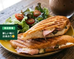 コーヒーとサンドイッチ　KOMICHI CAFE ＆ BAR
