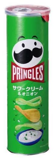 プリングルズ ポテトチップス - サワークリーム＆オニオン (105g)