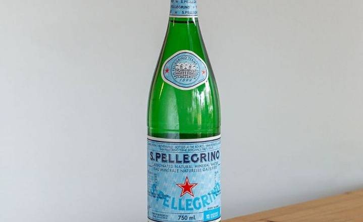 bottle san pellegrino sparkling
