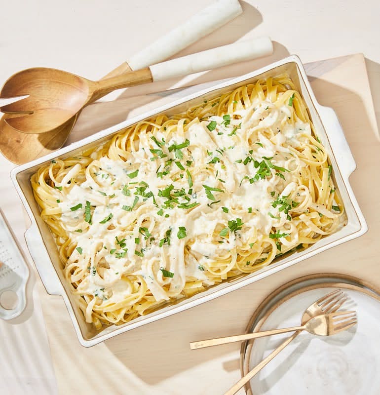 CATERING GARLIC CREAM FETTUCCINE