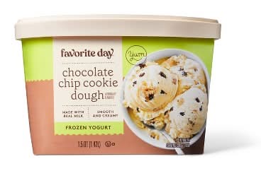 Favorite Day Yum Frozen Yogurt, Chocolate Chip Cookie Dough (1.42 L)