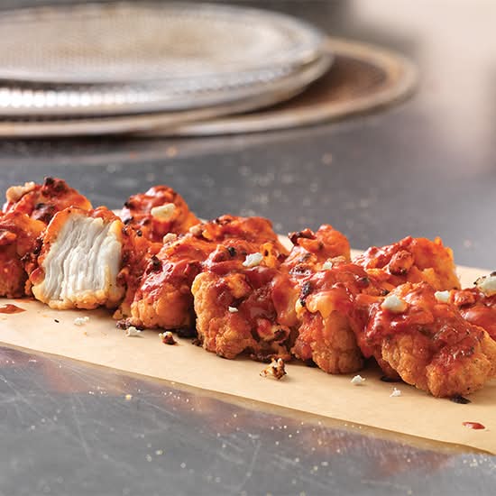 Poulet garni – sauce Buffalo piquante classique / Specialty Chicken ��– Classic Hot Buffalo