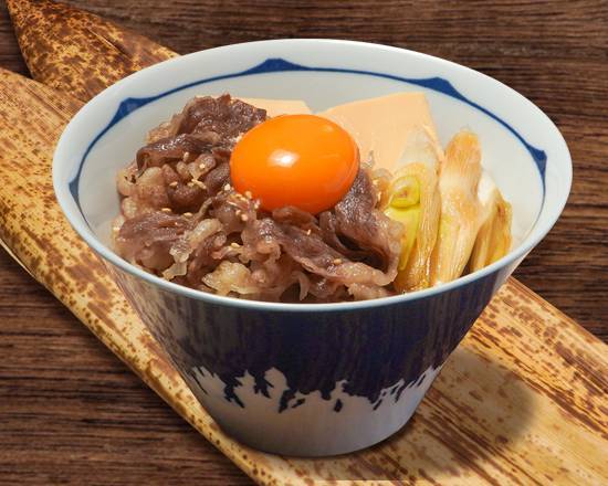 和牛すき焼き丼（並） Wagyu beef sukiyaki bowl (medium)