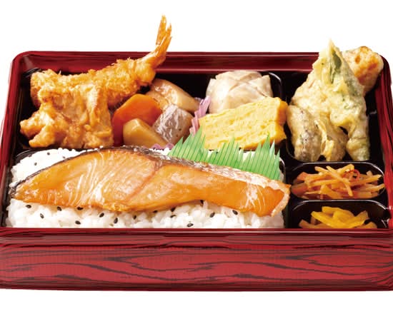 銀鮭塩焼きの彩り幕の内弁当 Salt-grilled coho salmon colorful makunouchi bento