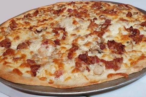 Chicken, bacon & Ranch pizza