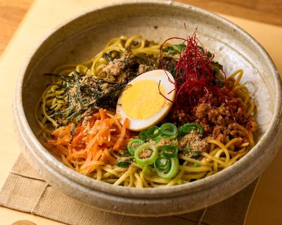 九条葱と二種混合魚粉の台湾まぜそば（成城石井自家製）　J-945