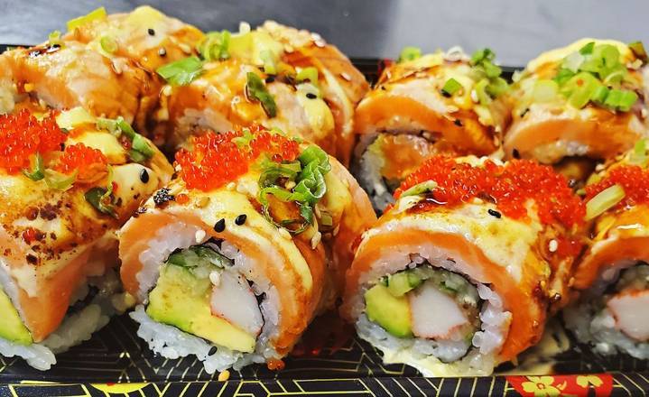 Crazy Salmon Roll (8pcs) & Love Roll (8pcs)