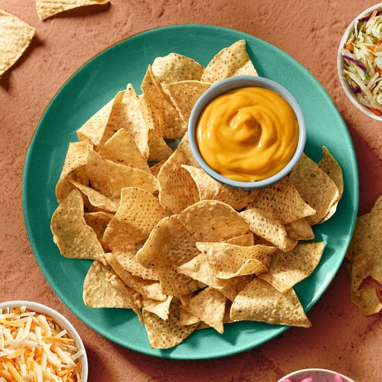 Tortilla Chips with Queso  / Croustilles de tortilla avec queso