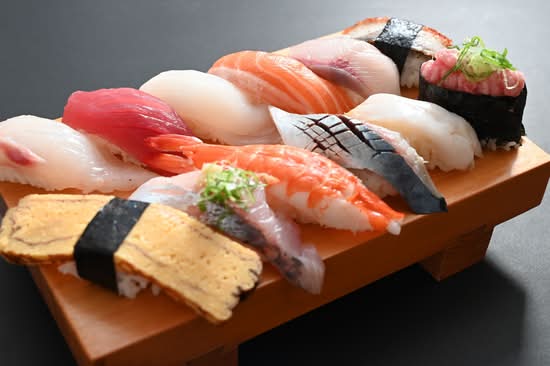 たち喰い寿司スタンド Tachikui-Sushi Stand