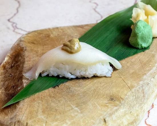 Nigiri pez mantequilla con trufa