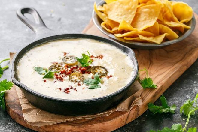 Hot Queso Blanco & Chips