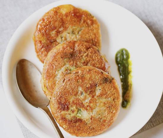 Aloo tikki (spicy potato patty)