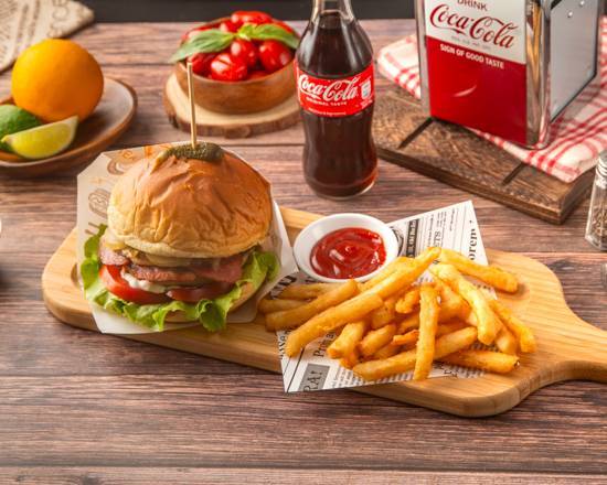 經典漢堡及薯條 Classic Burger and French Fries