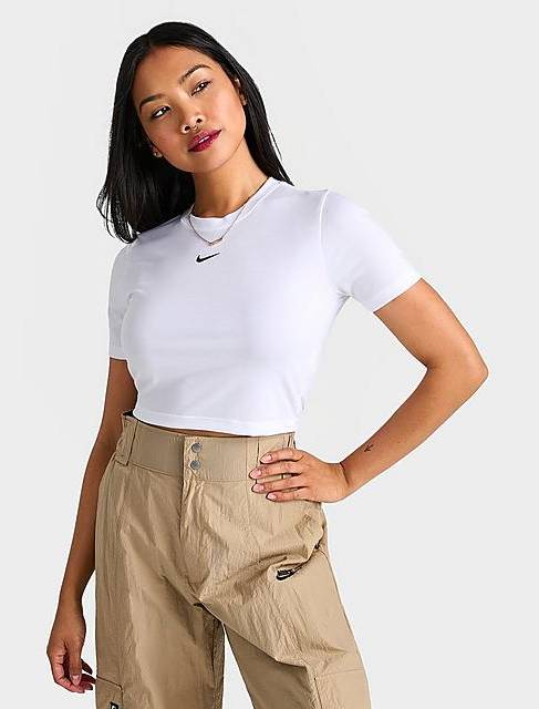 Nike Women's Sportswear Essential Slim Fit Crop T Shirt, Female, M, White