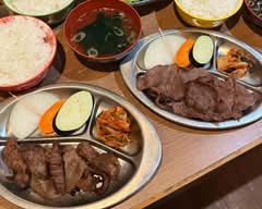 炭火焼肉 しちりんや