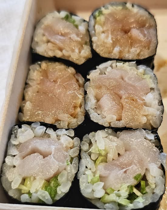 Yellowtail Scallion Maki