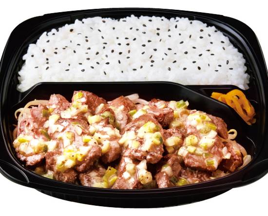 肉W盛り牛ハラミ焼肉弁当 瀬戸内レモン使用ネギ塩だれ Double-portion beef harami grilled meat lunch box, Setouchi lemon-based green onion salty sauce