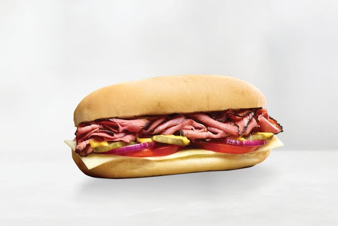 Small Smoked Meat Sub Combo / Petit sandwich au bœuf fumé