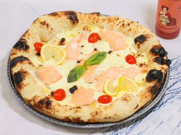 Pizza salmone