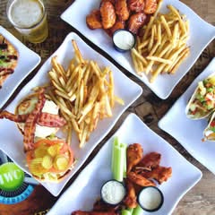 Island Wing Company (218 South Magnolia Dr)